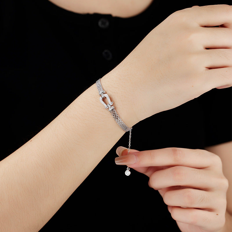 The Lucky Arch: S925 Silver Radiant Horseshoe Link Bracelet