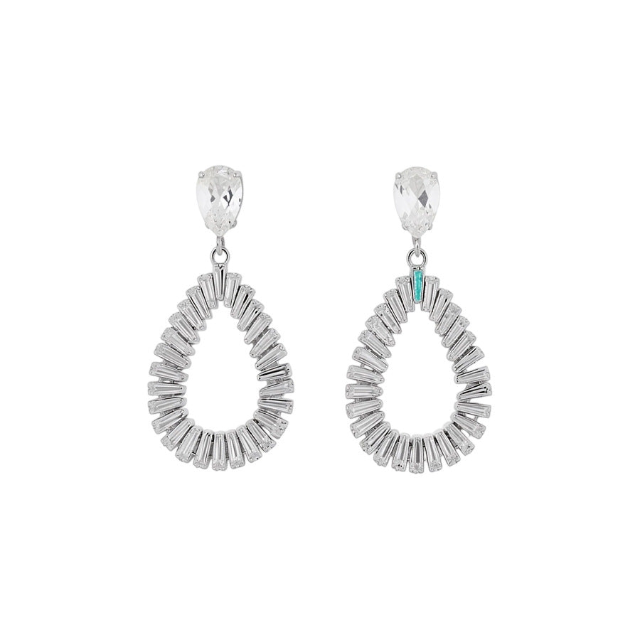 The Liquid Contour: Openwork Teardrop Zirconia Studs – LIBREAILE JEWELRY